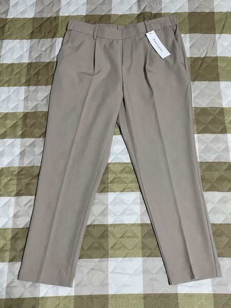 新品タグ付き スラックスパンツ ベージュ LLサイズ