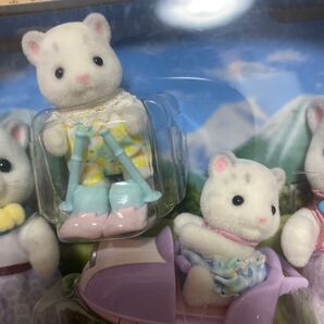 ゆきヒョウ 赤ちゃん シルバニアファミリー