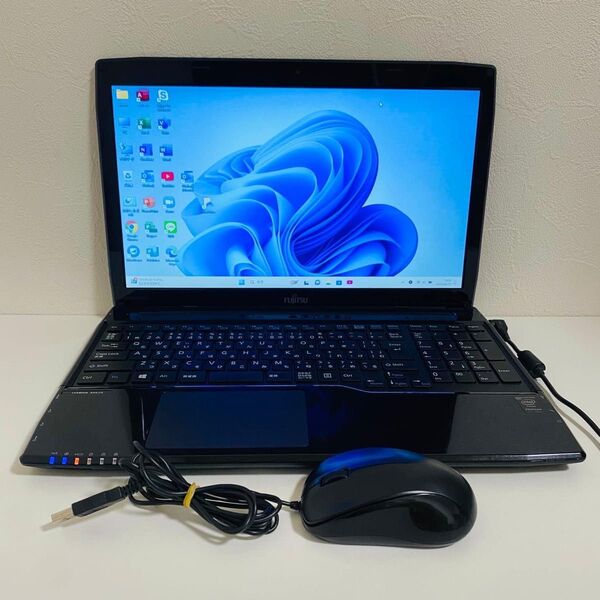 Y595 FujitsuノートパソコンWEBカメラSSDメモリ8G高速Win11