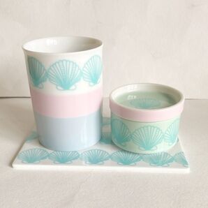 海、ビーチデザインのアクセサリートレー、コスメケース、小物入れ、 ペン立て、綿棒入れ、食器、コップ、お皿などの3点セット