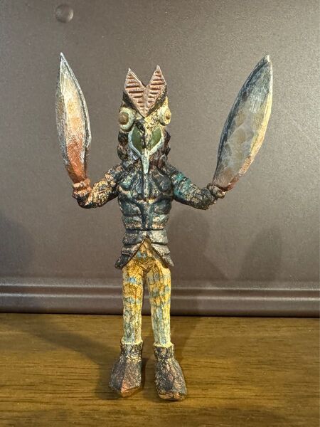 はしもとみおのウルトラ怪獣彫ってみた。 バルタン星人