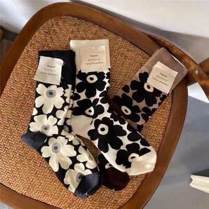 ★新品★ フラワーパターン ソックス 3足セット 花柄 レディース 22~25㎝ 韓国 フリーサイズ 女性用靴下 フラワー 北欧風