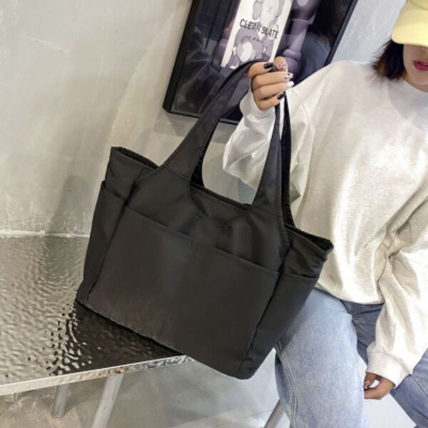 ★新品★ トートバッグ ブラック ナイロン シンプル 大容量 マザーズバッグ 撥水 黒 トートバッグ ナイロン