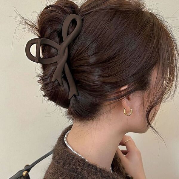 ★新品 ヘアクリップ ダークブラウン 大きめ バンスクリップ リボン 髪留め 韓国 綺麗