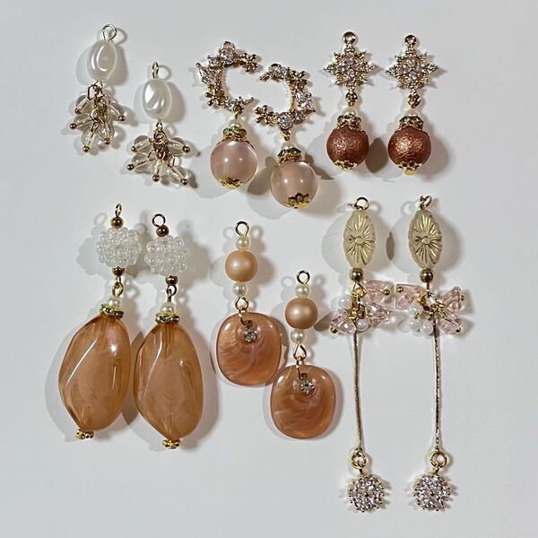 No.a381* ハンドメイド*お買い得 アクリルチャーム6点セット ゴールド ピアスorイヤリング