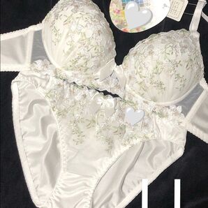 明日19日お昼出品終了 B85 C80 C85 D75 D80 E75 花柄 ノンワイヤー LL 豪華 刺繍 清楚