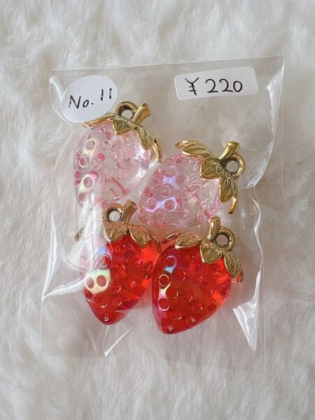 No.11 大ぶり いちごチャーム 赤 ピンク ハンドメイドパーツ チャーム
