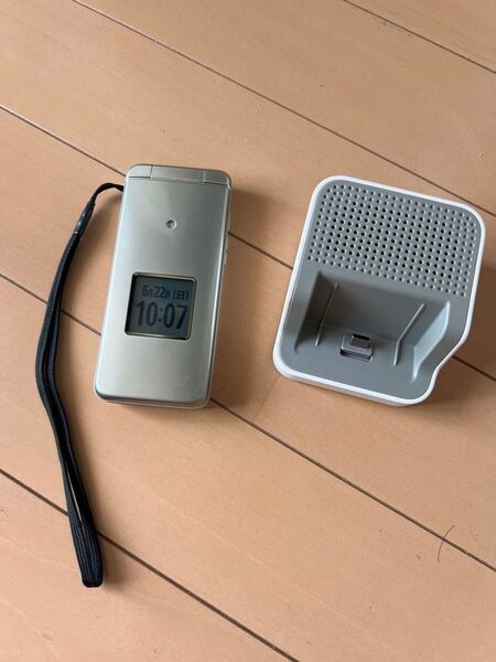 SIMフリー KYOCERAかんたんケータイ KYF41 ゴールド 防水防塵耐衝撃 Bluetooth Wi-Fi 赤外線通信