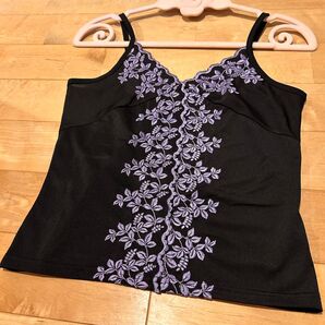 美品 刺繍キャミソール 黒 ジャケットインナー