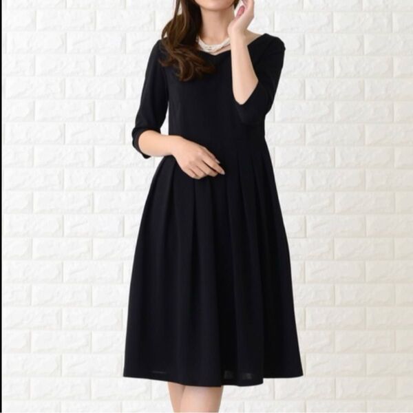 新品 定価8,780円 未使用 ドレス 七分袖フレアスカラップネックシンプルワンピース・ドレス