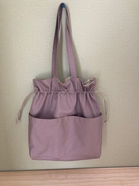 ハンドメイド 巾着トートバッグ 大 モカ 肩掛け 外ポケット付