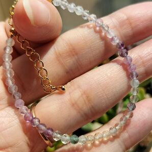 お嬢様 お姫様感凄い マルチカラーフローライト ゴールド ブレスレット お守り メンタルアップ 実物の方が 可愛く 美品