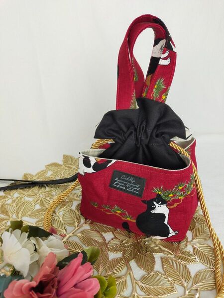 和素材生地のアンニュイ猫さんの巾着バッグ ハンドメイド 巾着 巾着袋 和柄 ドビー 猫 にゃんこ 夏祭り ショルダー 2WAY