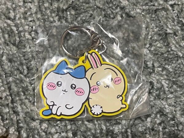 ちいかわ ラバーキーホルダー ハチワレとうさぎ