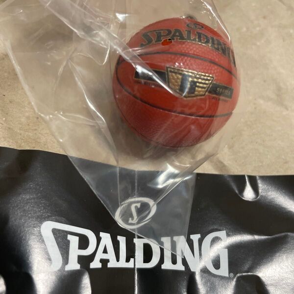 SPALDING バスケットボールスイング ボールチェーン キーホルダー カプセルガチャガチャポン GOLD TFスポルディング