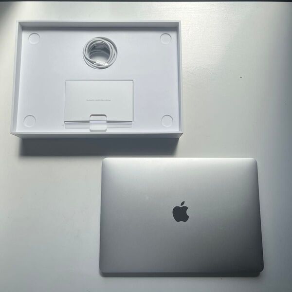 MacBook Air M1 8GB/256GB シルバー 美品