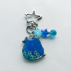 夜空と星のキーホルダー 猫のレジン