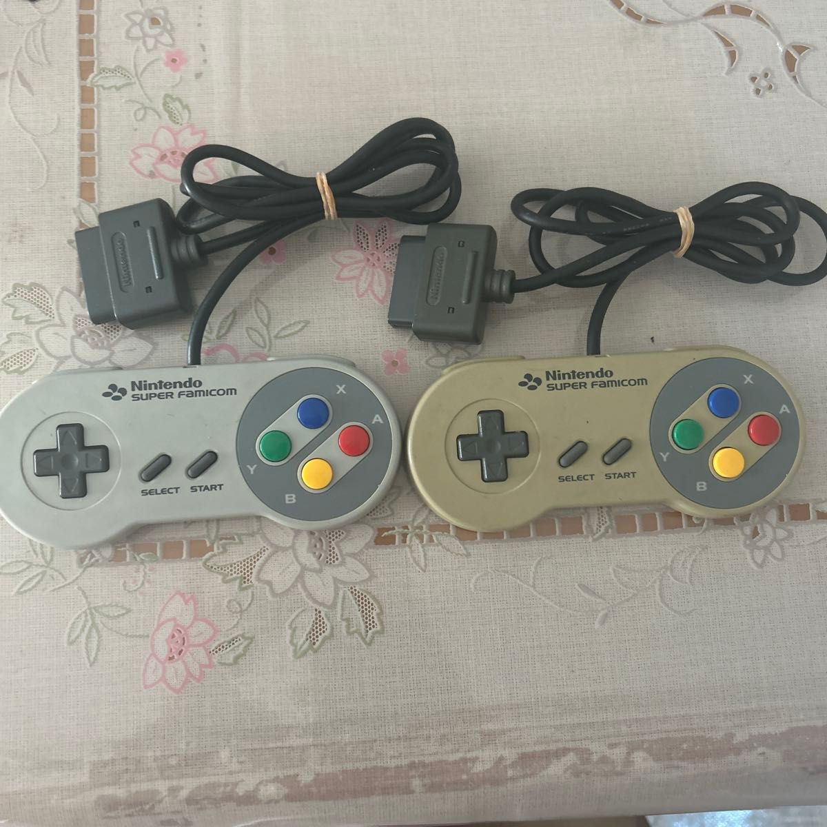 スーパーファミコンコントローラー型 ミニラジオ