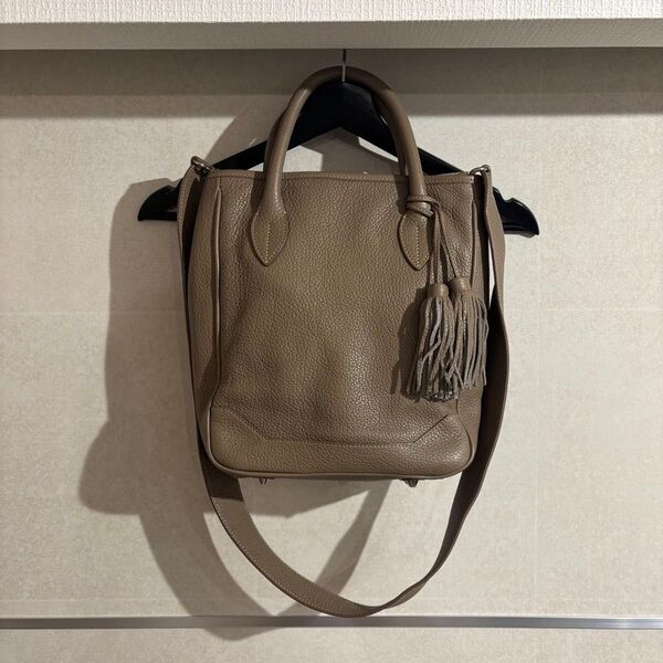 ACATE ベージュ 2WAYショルダーバッグ タッセル付き