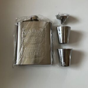 ジャックダニエル ステンレススキットル8oz ステンレス製ミニショットグラス2個 ステンレス製ミニじょうご 1個