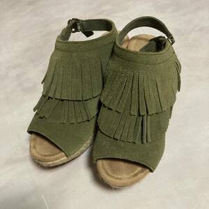 ミネトンカ ☆ MINNETONKA ☆ フリンジ サンダル　　ウェッジソール サイズ5・22cm・22.5cm・23cm・カーキ・ゴア・goa・レディース