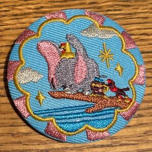 ディズニー 刺繍缶バッジ
