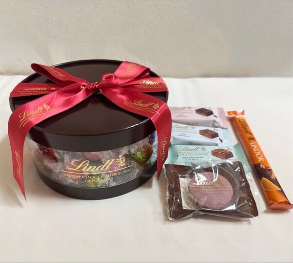 Lindt リンツ リンドールチョコレート54個入り&ショコラウェイファー他おまけ付き