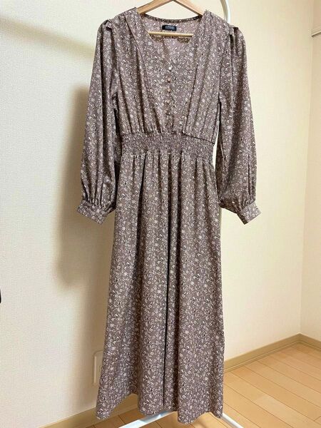 ブラウンピンク 花柄 ロングワンピース