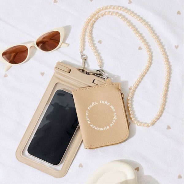 【新品未開封未使用】ポーチ付き防滴スマホケース ベージュ 3coins スリーコインズ