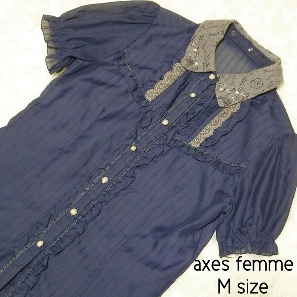 axes femme/半袖 ブラウス シアー 透け感 パールボタン レース ビジュー Mサイズ ネイビー