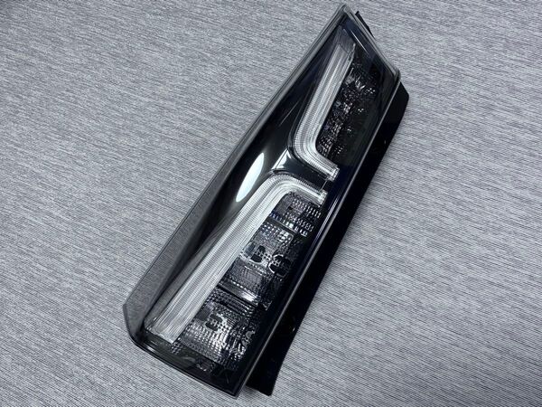 美品/破損キズなし/低走行 タントカスタム LA650S LA660S 純正 左テールランプ LH LED 81561-B2440