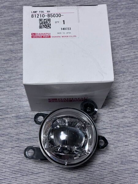ダイハツ純正 LA900Sタフト LEDフォグランプ 右側 運転席側 81210-B5030 LA650S LA660S タント