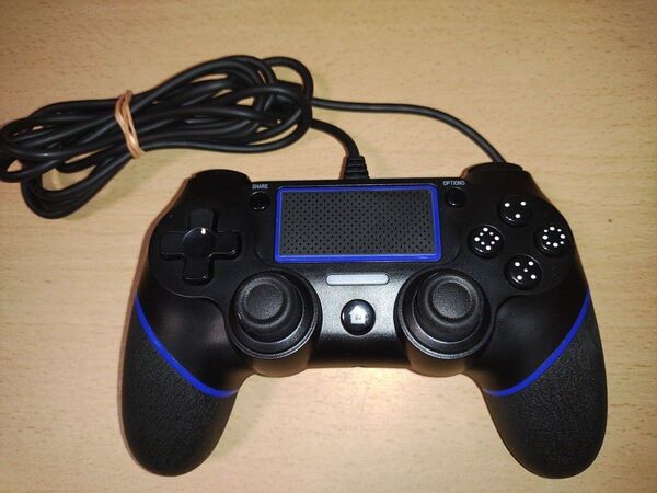 PS4/PC 社外 有線コントローラー
