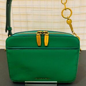 【未使用美品】 CHARLES& KEITH チャールズアンドキース ショルダーバッグ 斜め掛け ミニショルダー レザー緑