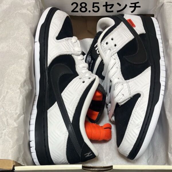 TIGHTBOOTH × Nike SB Dunk Low Pro QS "Black and White"