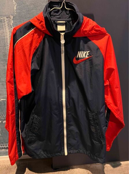 NIKE/ナイキ/ナイロンジャケット/L/薄手/スポーツ/ストリート/ウインドブレーカー/ウェア/アメカジ/バスケ/スケーター