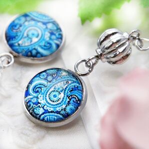 332 鮮やかブルーのカボションピアス~イヤリング