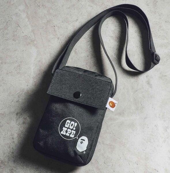 特別付録『A BATHING APE』(ア ベイシング エイプ)特製お財布機能付き スマホショルダー
