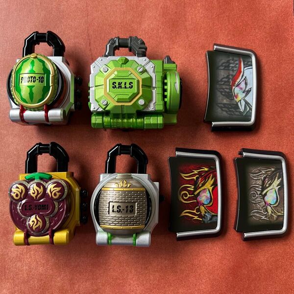 CSM 仮面ライダー鎧武 ロックシード 呉島セット ブドウ・メロンロックシード、龍玄・斬月フェイスプレート欠