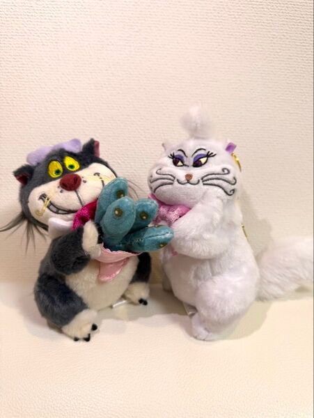 ディズニーストア プラッシュキーチェーン ポムポム ルシファー シンデレラ