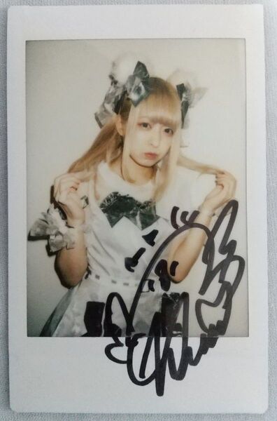 小鳩りあ 直筆サイン入り cyw