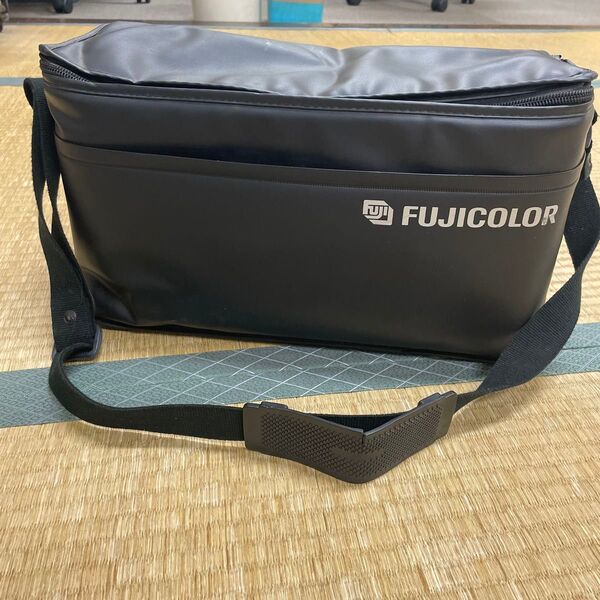 レトロ フジカラーFUJICOLOR カメラバッグ ブラック 防水 ショルダーバッグ ブラック 軽量 ナイロン