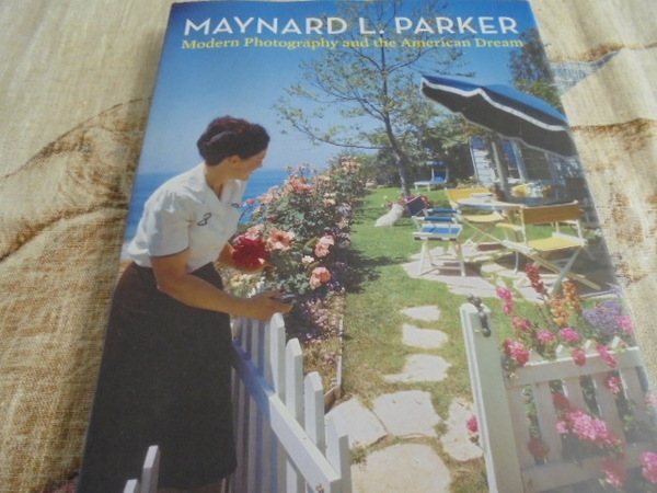 洋書Maynard L. Parker メイナードL.パーカー モダンな写真とアメリカンドリーム 有名人の自宅 戦後アメリカ郊外の魅惑的写真 レトロ