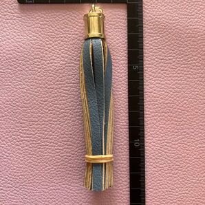 PVレザー製タッセル ブルー