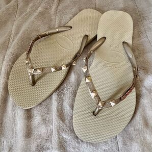 Havaianas ハワイアナス スタッズ付きビーチサンダル