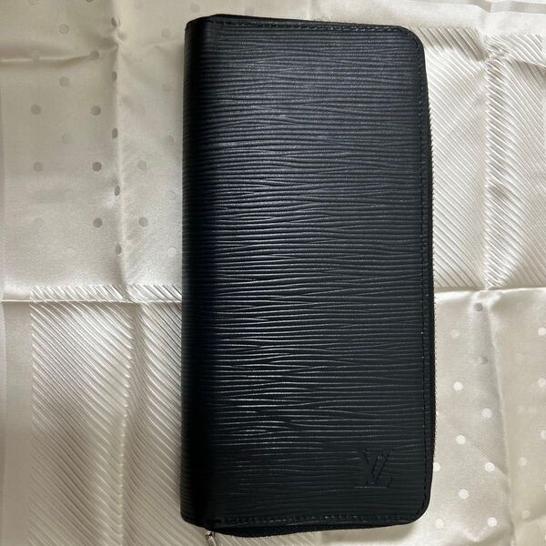 【美品】ルイヴィトン 長財布 ブラック レザーLOUIS VUITTON 定番 メンズ エピ 長財布 ラウンドジップ