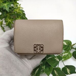 ロエベ 三つ折り財布 トライフォールドウォレット ライトゴースト アナグラム