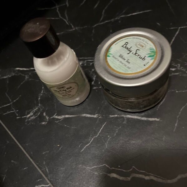 ボディスクラブAホワイトティー シルキーボディミルクAホワイトティー サボン SABON