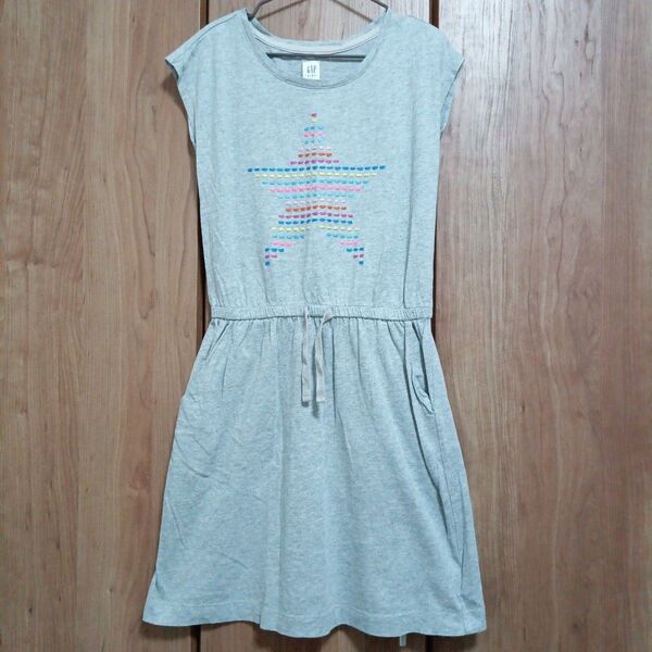 美品 GAP KIDS グレー 星 刺繍 ワンピース 140cm スカート 半袖 半袖ワンピース 130cm