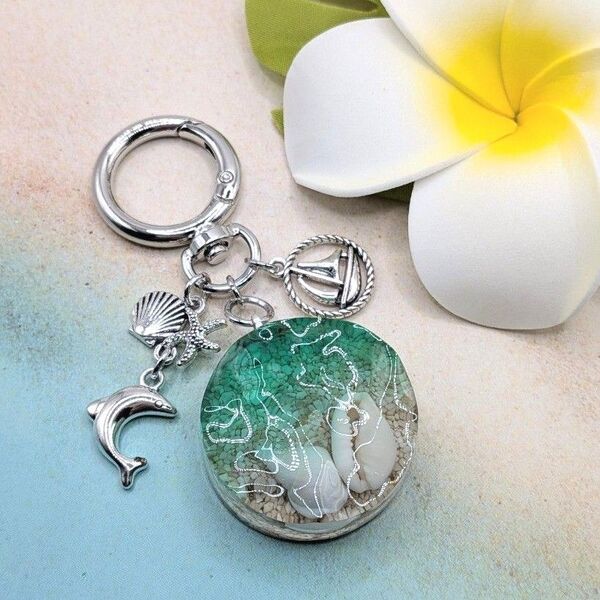 78)☆海のカケラ☆ ハンドメイド レジン キーホルダー バッグ スマホ 水筒 タンブラー 夏 海デザイン キラキラ